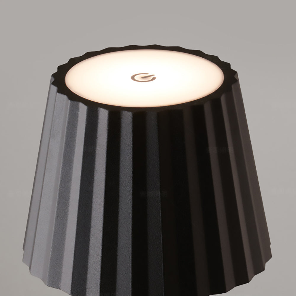Lámpara de mesa en aluminio negro Shift Plisse